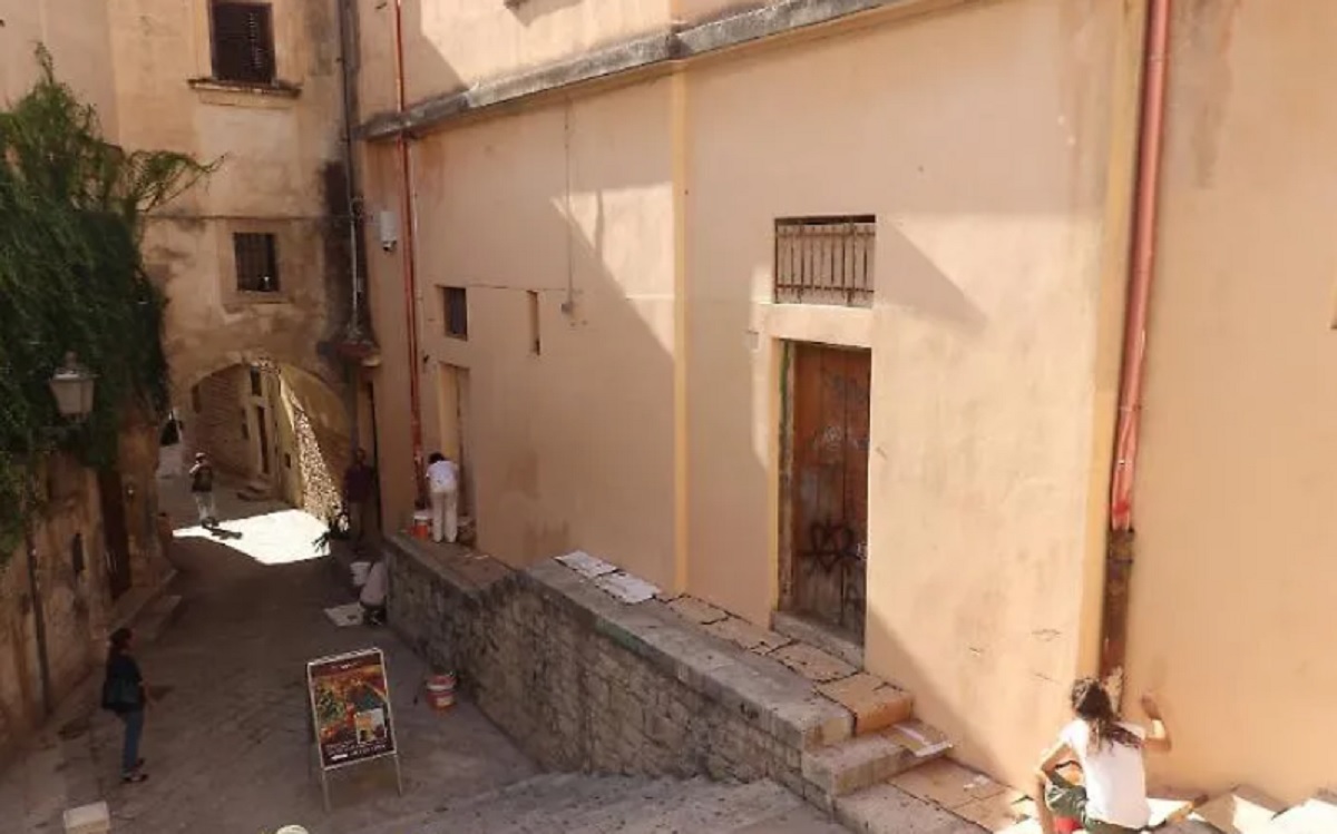 Modica e la piazzetta Grimaldi ripulita, l'apprezzamento del Comune